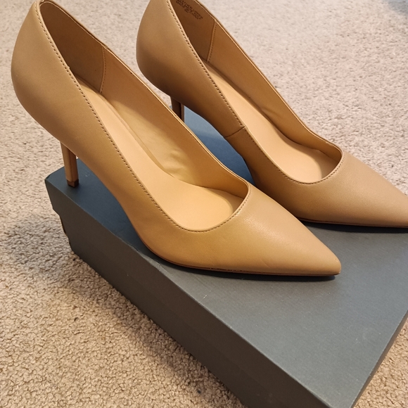 COPY - ANN TAYLOR HEELS SZ 9 - Picture 3 of 7